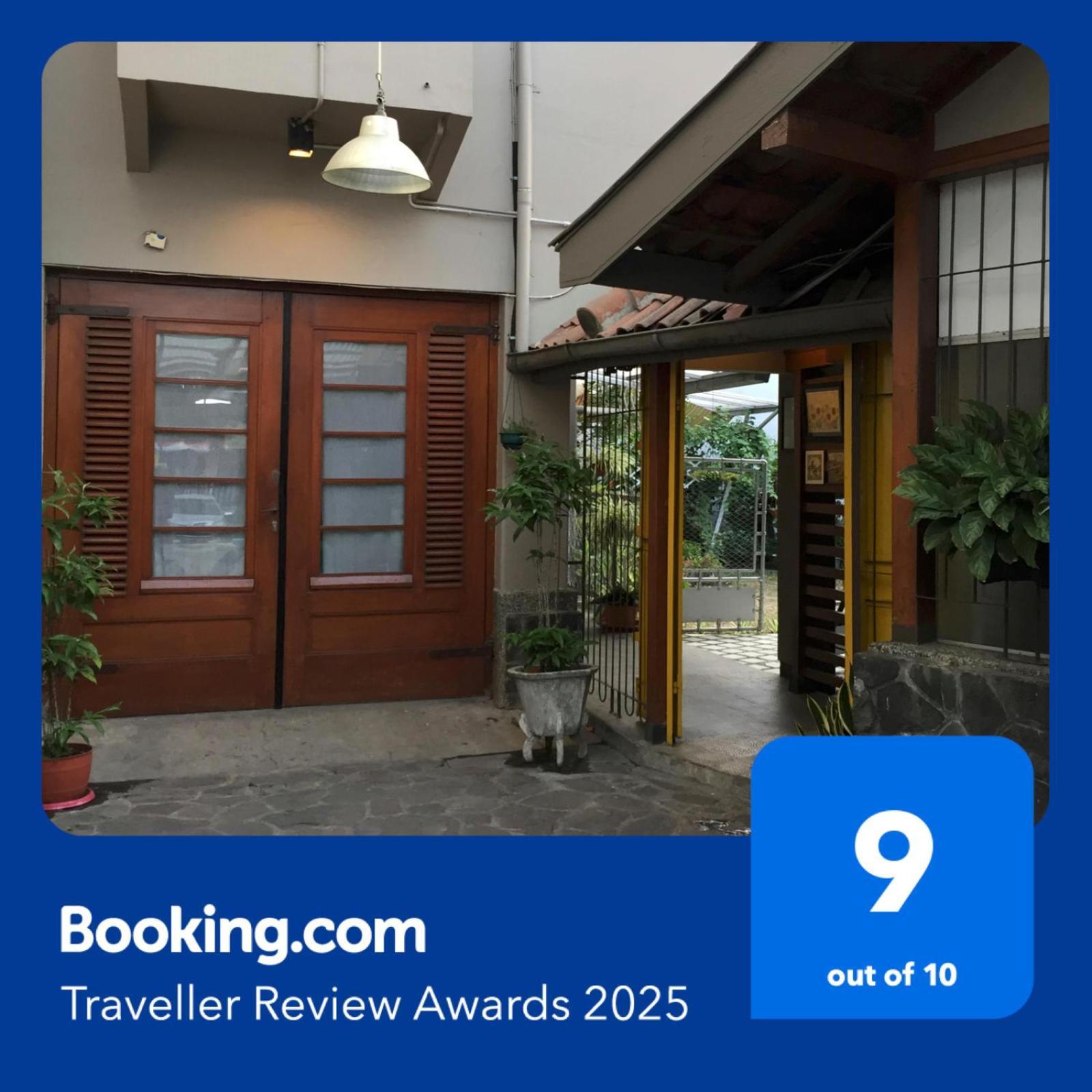De Riau Guesthouse Bandung Exterior photo